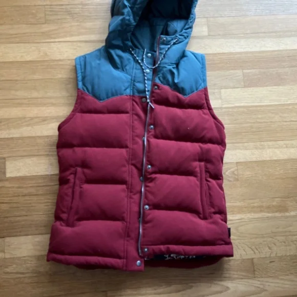 Patagonia Bivy Down Puffer Vest Red Gray Women’s Medium - Picture 2 of 4